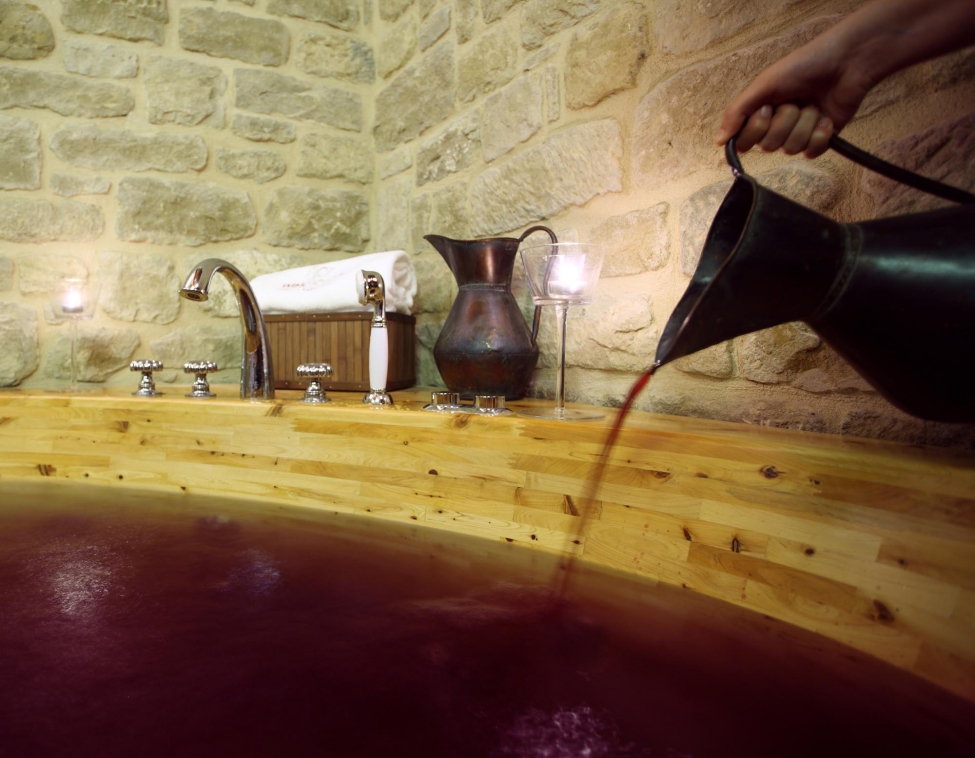 http://eugeorgia.info/uploads/video_news/"შუხმან ვაინსი" ღვინის სპას ხსნის