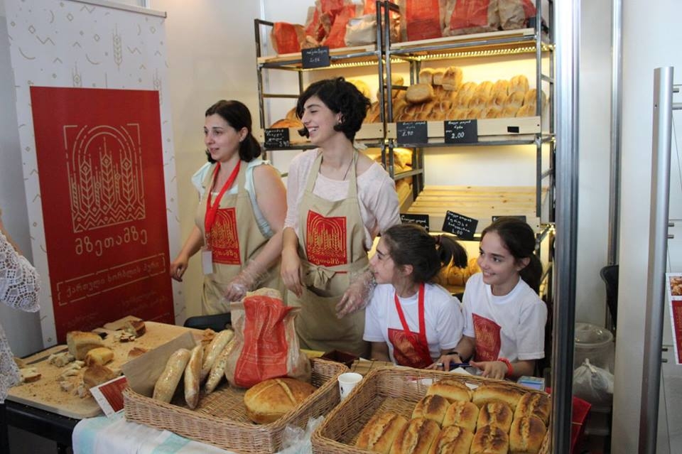 http://eugeorgia.info/uploads/video_news/წითელი დოლის პური მალე სუპერმარკეტებში გამოჩნდება