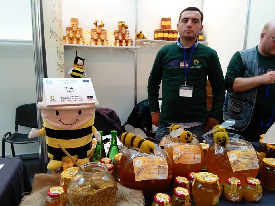 http://eugeorgia.info/uploads/video_news/ასპინძელმა მეფუტკრემ რიგაში 2 კგ თაფლი 50 ევროდ გაყიდა